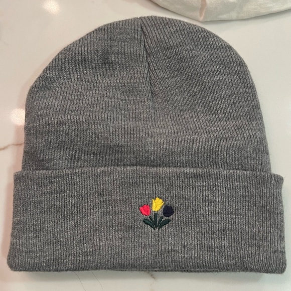 NOAH NYC Tulip Floral Beanie Hat - Picture 3 of 3